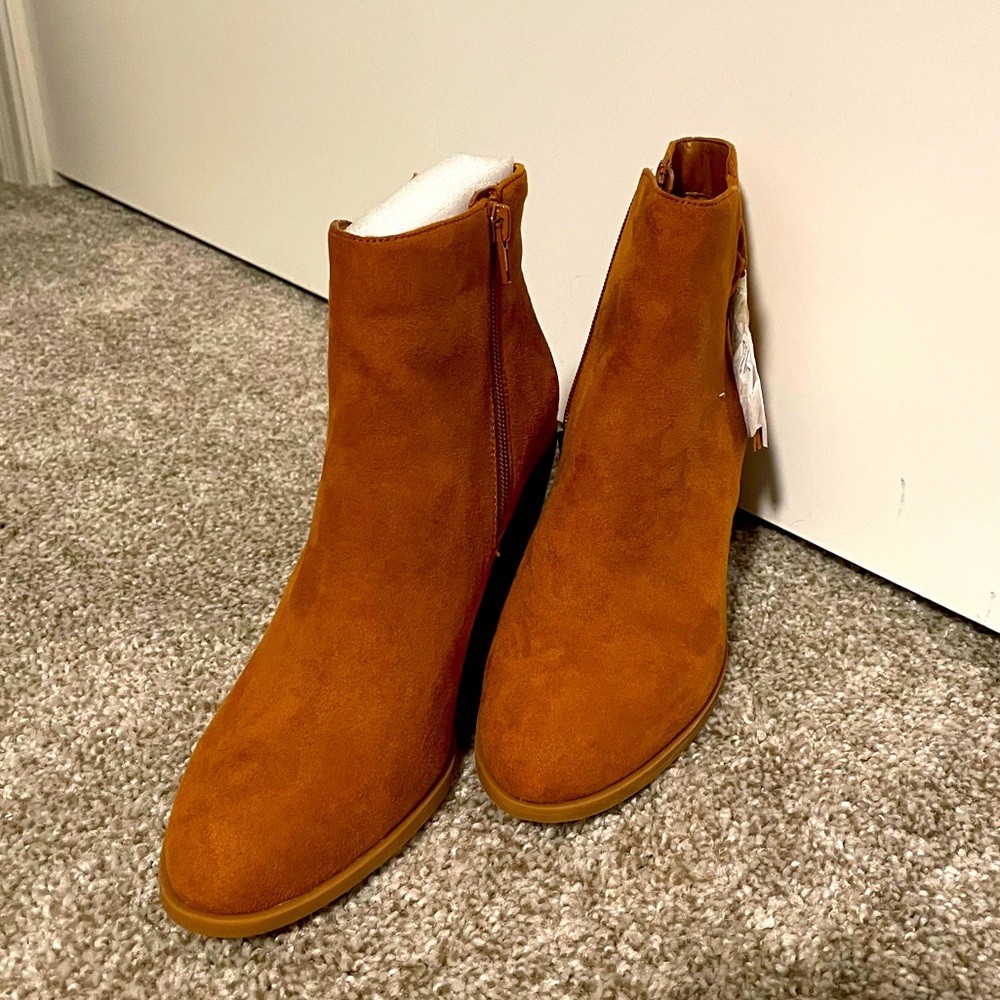 Gorgeous 6 1/2 Cognac Market & Spruce booties - Picture 1 of 7